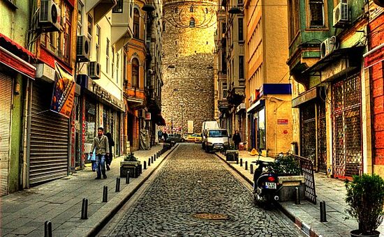  İSTANBUL NOSTALJİ TURU '' BALAT - FENER - ORTAKÖY - TAKSİM ''