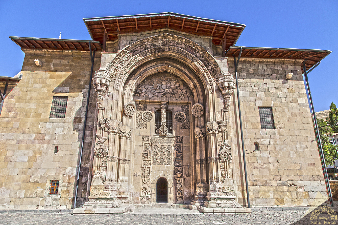 HIZLI TRENLE SİVAS TUNCELİ MUNZUR VADİSİ KEMALİYE DİVRİĞİ TURU