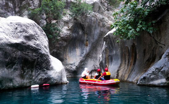 Dolu Dolu Macera Kanyonlar Şelaleler Rafting Salda Gölü İnsuyu Mağarası Turu