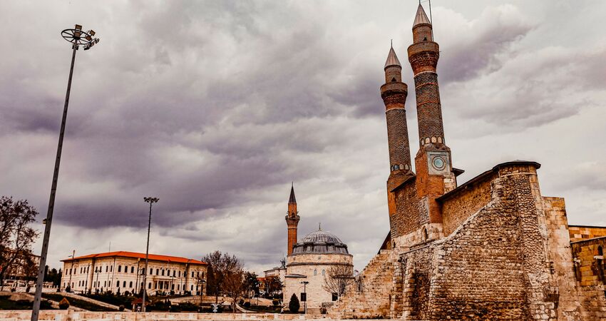 HIZLI TRENLE SİVAS BATI KARADENİZ (Tokat – Amasya – Şahinkaya Kanyonu – Bafra – Sinop – Kastamonu) TURU