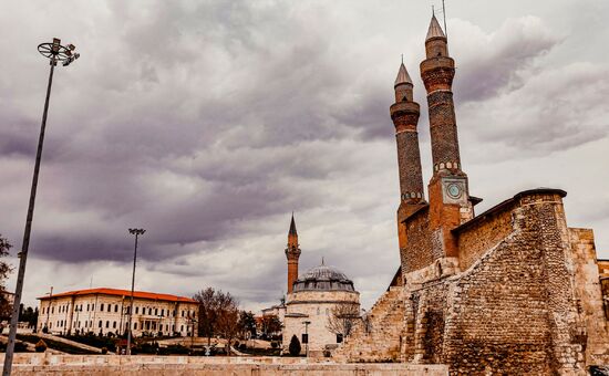 Hızlı Trenle BATI KARADENİZ Turu (Sivas, Tokat, Amasya, Şahinkaya Kanyonu, Sinop)