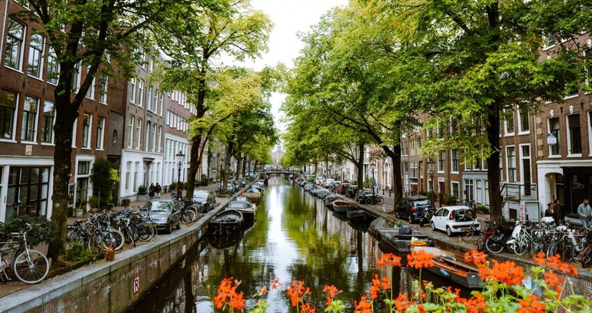 NOEL TURU GRAND PARİS -DISNEYLAND - BRUKSEL - AMSTERDAM TURU