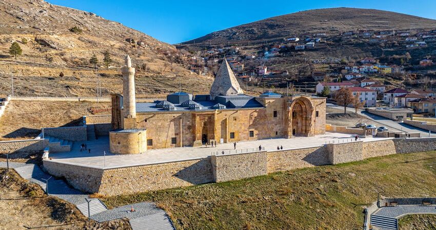  HIZLI TREN GİDİŞ UÇAK DÖNÜŞ DOĞU ANADOLU TURU